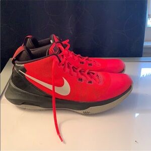 Nike Air Versatile Men's Red Black Basketball Running Shoes size 10.5